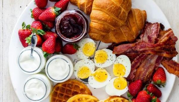 بهترین زمان خوردن صبحانه از نظر علمی و دینی چه زمانی است؟