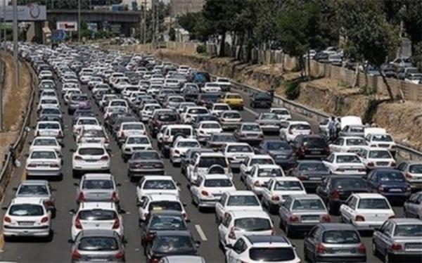 ترافیک در محورهای چالوس، هراز و فیروزکوه سنگین اعلام شد