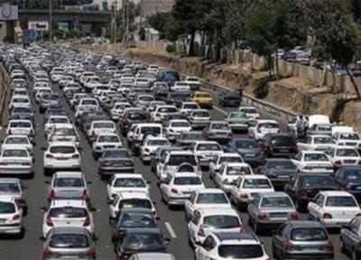ترافیک در محورهای چالوس، هراز و فیروزکوه سنگین اعلام شد